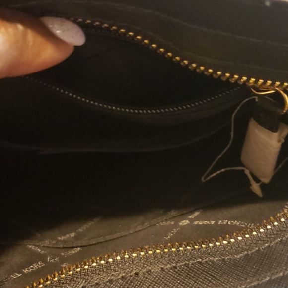 Michael Kors Hamilton Medium Leather Messenger Cro - Picture 6 of 8